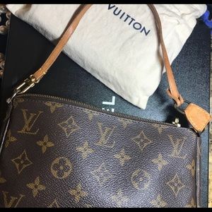 Luis Vuitton pouch